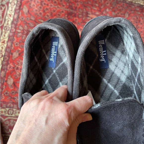 WEMBLEY Barely Worn True Black w/ Charcoal Trim Moccasins Slippers Sz L 9.5 10.5 - Picture 6 of 7